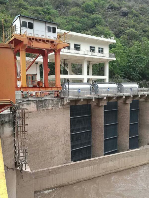 Машина для очистки промышленных решеток с мощностью 0,40-1000 кВт и толщиной 4,5 - 16 мм для эффективного удаления мусора