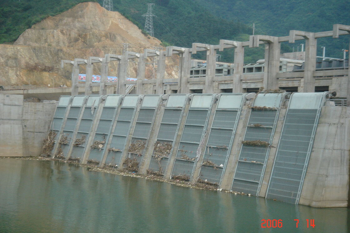 Машина для очистки промышленных решеток с мощностью 0,40-1000 кВт и толщиной 4,5 - 16 мм для эффективного удаления мусора