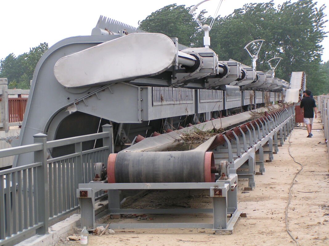 Машина для очистки промышленных решеток с мощностью 0,40-1000 кВт и толщиной 4,5 - 16 мм для эффективного удаления мусора