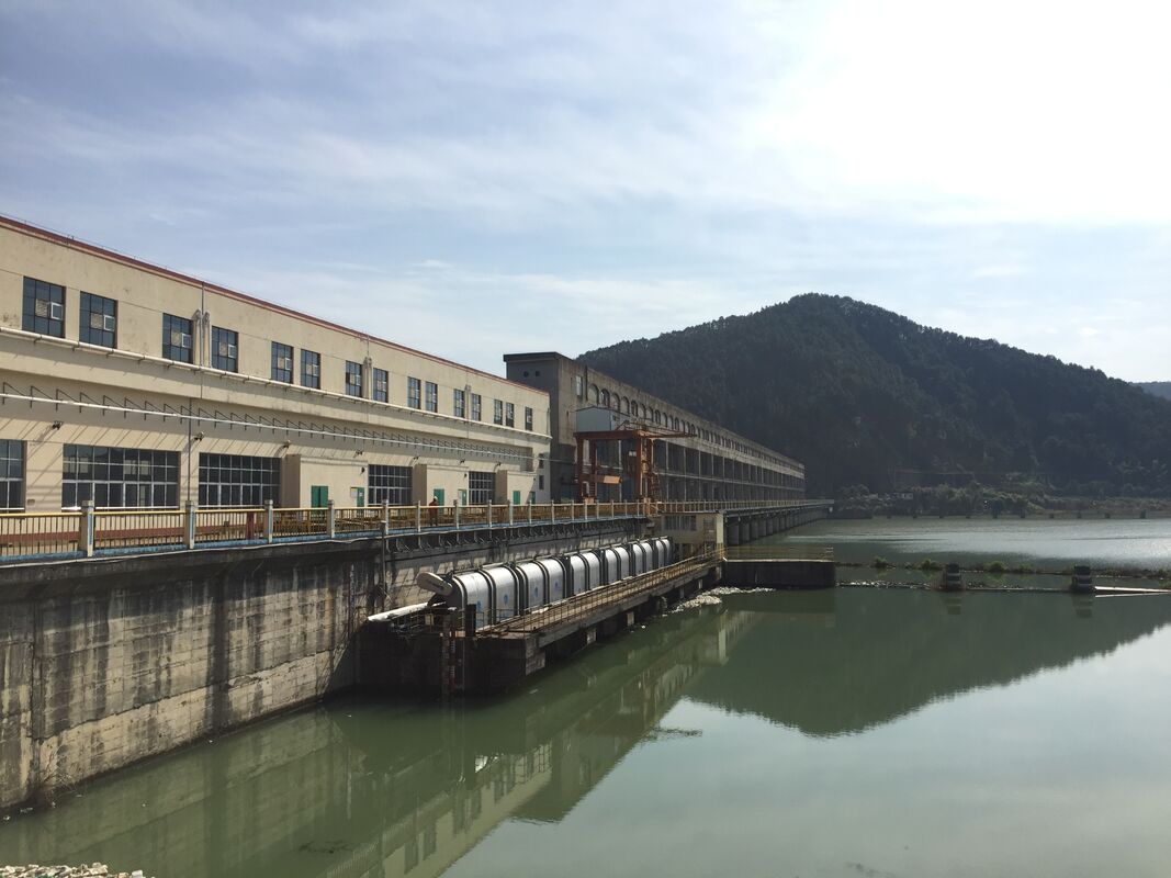 Машина для очистки промышленных решеток с мощностью 0,40-1000 кВт и толщиной 4,5 - 16 мм для эффективного удаления мусора