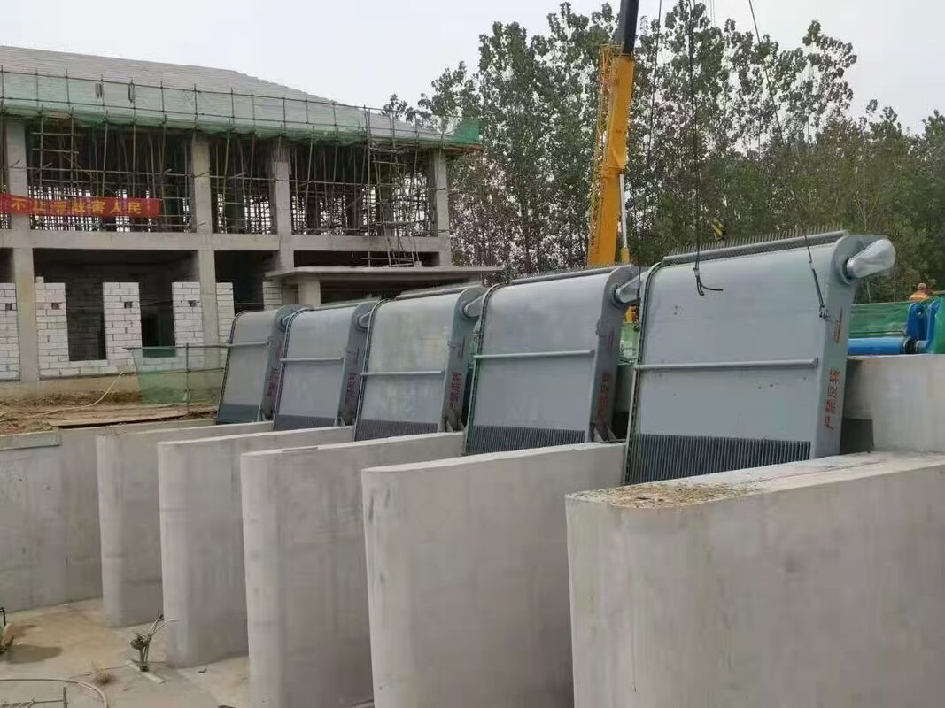 Промышленная машина для очистки решеток с автоматическим или ручным управлением, настраиваемые размеры для экологически безопасной работы