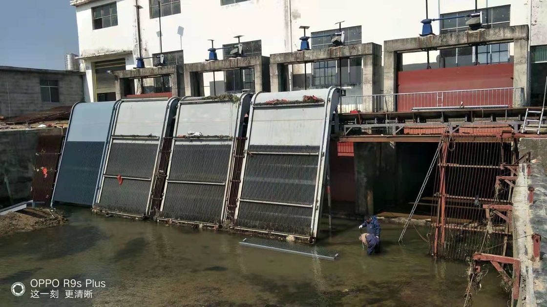 Промышленная машина для очистки решеток с автоматическим или ручным управлением, настраиваемые размеры для экологически безопасной работы