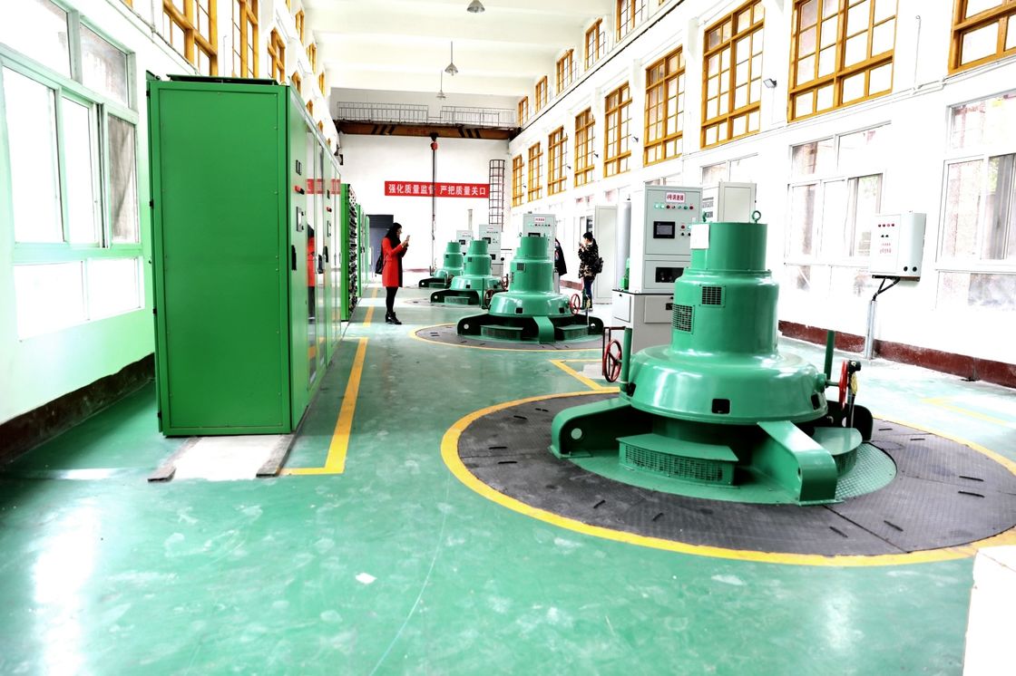 Водяной турбинный генератор 20-900RPM с диапазоном мощности 300KW-20MW и низким уровнем технического обслуживания для экологически чистого производства энергии