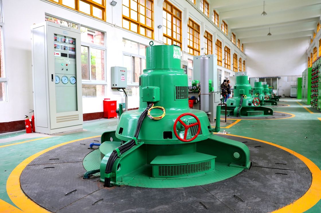 Водяной турбинный генератор 20-900RPM с диапазоном мощности 300KW-20MW и низким уровнем технического обслуживания для экологически чистого производства энергии