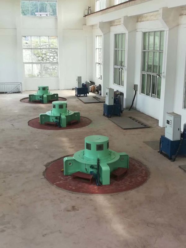 Водяной турбинный генератор 20-900RPM с диапазоном мощности 300KW-20MW и низким уровнем технического обслуживания для экологически чистого производства энергии